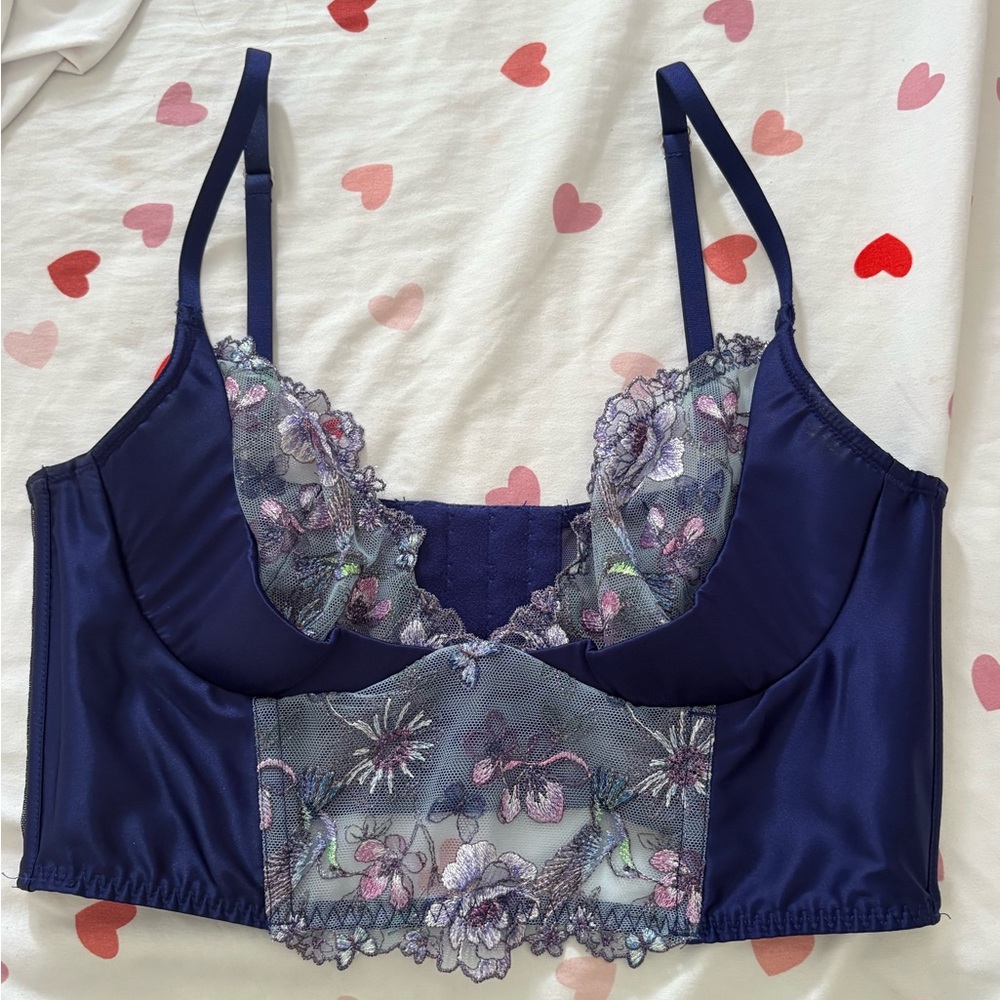 Victoria's Secret Navy and Lavender Lace Busier
